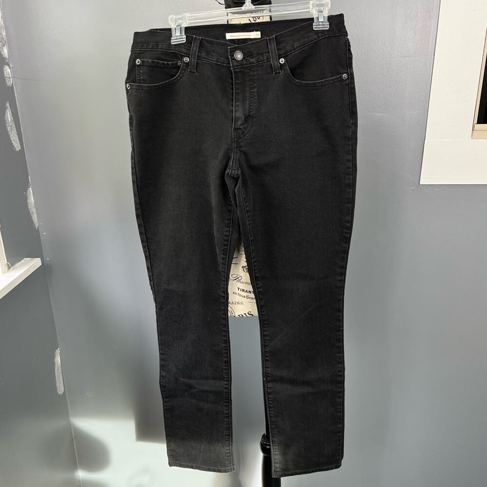 Levi’s 414 relaxed straight black jeans with pockets